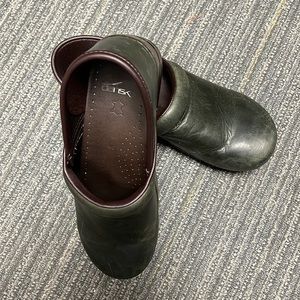 Dansko Professional Olive Leather Clog Size 40 (9.5-10)